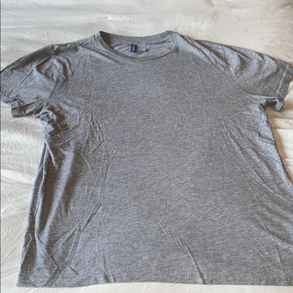 H&M Divided Gray Men’s Crewneck Tee Large